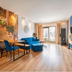 Riverview Waterline & Pool Apartment